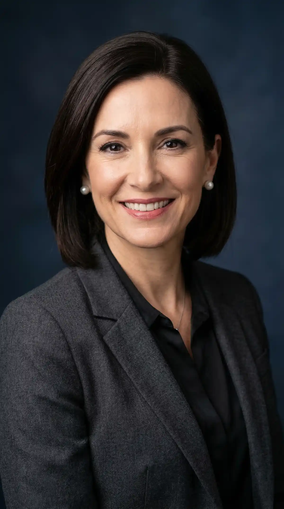 Hyperrealistic_professional_portrait_of_an_elegant_delpmaspu