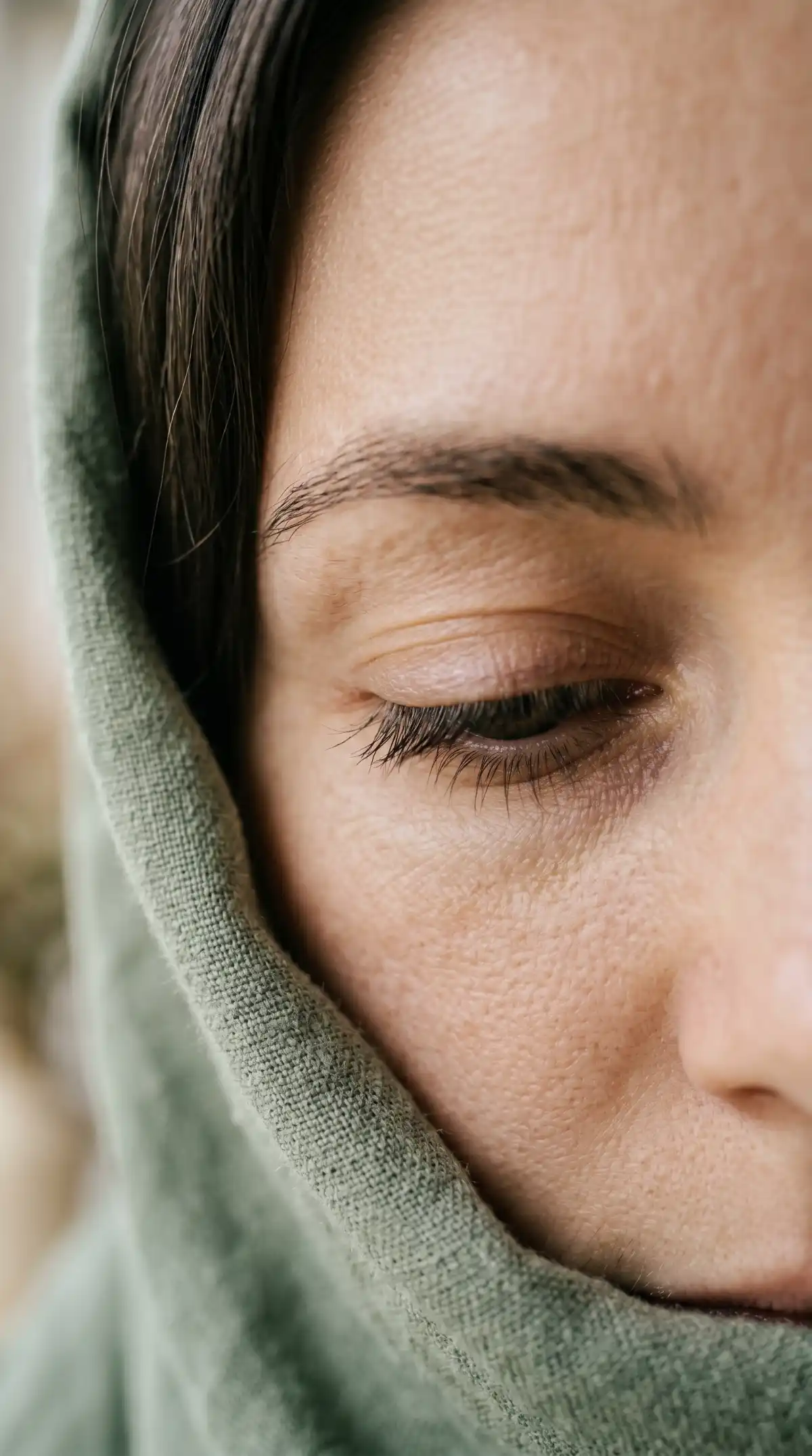 Macro-style_portrait_of_202604261549